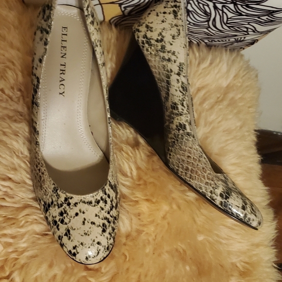 Ellen Tracy Gloria sneak print Wedges upper leather Shoes size 6M - Picture 2 of 12